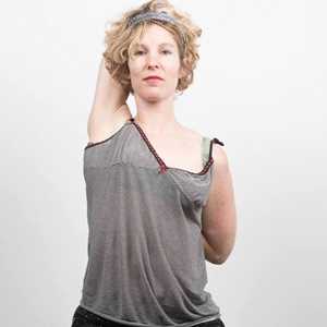 anna, un professeur de yoga expérimenté à Vaulx-en-Velin