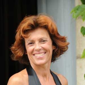 sophie, un expert en cours de yoga à Lyon
