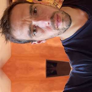 Benjamin, un responsable de club de yoga à Brest