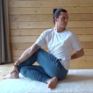 Clement, un expert en yoga à Orée d'Anjou