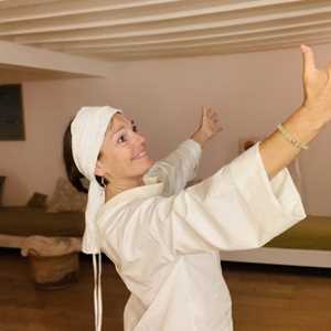 maud, un professeur de yoga à Senlis