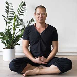 Son Desoutter, un expert en yoga à Évry