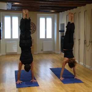 Francesca et Luca, un professeur de yoga expérimenté à Suresnes