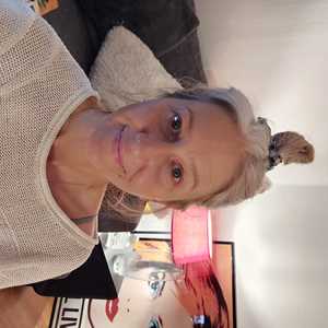 Sophie, un responsable de club de yoga à Suresnes