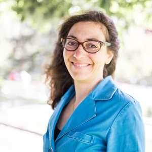 Elodie, un expert en cours de yoga à Landerneau