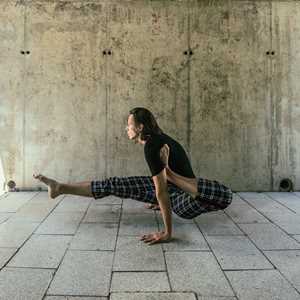 Vassili, un professeur de yoga à Houilles