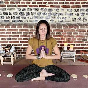 Coralie, un professeur de yoga à Maisons-Laffitte