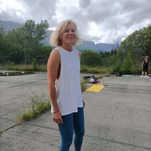 carine, un professeur de yoga à Grenoble