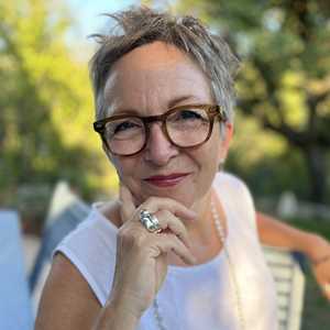 Faye, un expert en cours de yoga à Six-Fours-les-Plages