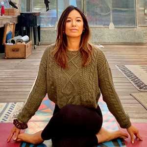 Cha Anahata yoga , un professeur de yoga expérimenté à Six-Fours-les-Plages