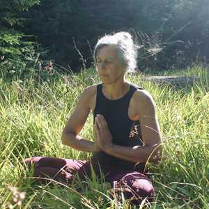 Magali, un professeur de yoga expérimenté à Strasbourg