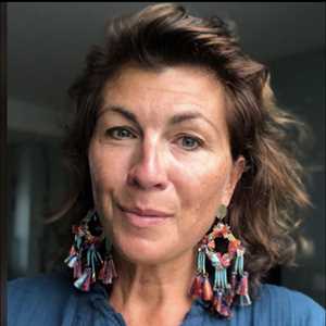 Caroline , un responsable de club de yoga à Savigny-sur-Orge