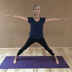 valerie, un responsable de club de yoga à La Rochelle