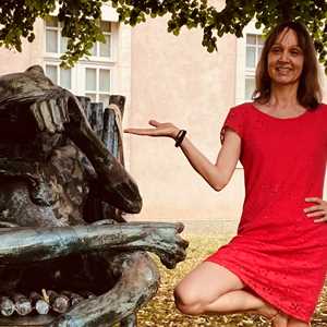 Emmanuelle, un expert en cours de yoga à Sartène