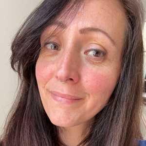 Jessica , un expert en cours de yoga à Laval