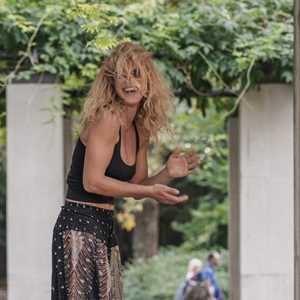 Sandie, un expert en cours de yoga à Creil