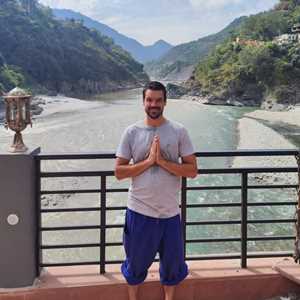 Victor, un professeur de yoga à Marcq-en-Barœul