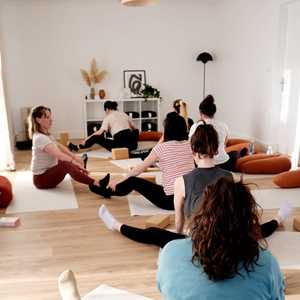 Elodie, un professeur de yoga expérimenté à Saint-Herblain