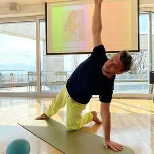 Sylvain, un professeur de yoga à Hyères