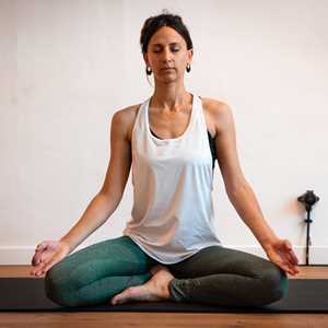 Eva, un professeur de yoga expérimenté à Sevran