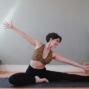 Laïla, un expert en cours de yoga à Bourges