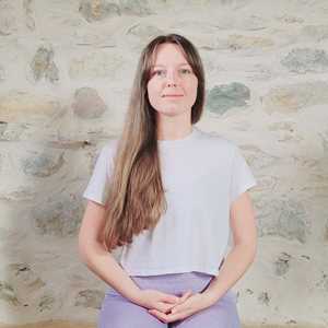 Emma, un professeur de yoga expérimenté à Aix-en-Provence
