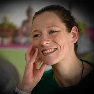 Emelyne, un professeur de yoga à Vitry-sur-Seine