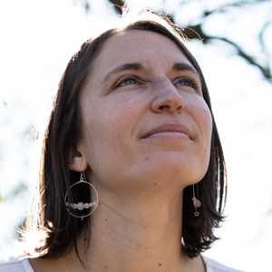 Pauline, un expert en cours de yoga à Corbeil-Essonnes