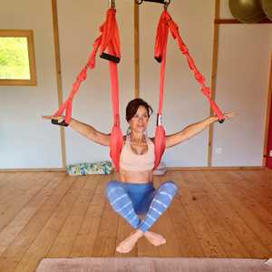 karine, un responsable de club de yoga à Mâcon