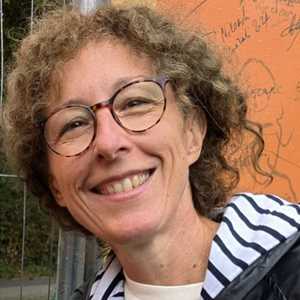 Virginie, un expert en cours de yoga à Bordeaux