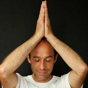 Raphael Mahe, un amateur de ashtanga yoga à La Flèche