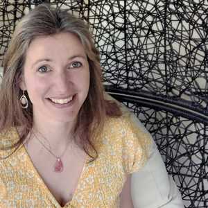Flavie , un expert en cours de yoga à Evreux